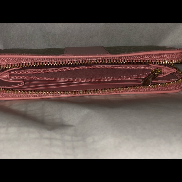 Coach Signature PVC Leather Acc Zip Around Wallet - Picture 4 of 8